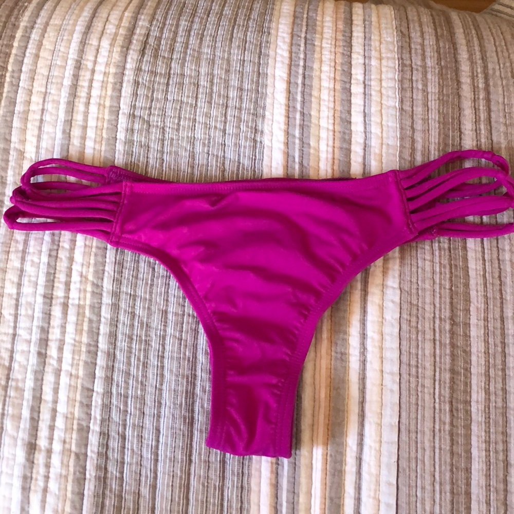 O’Neill cheeky bathing suit bottoms size medium